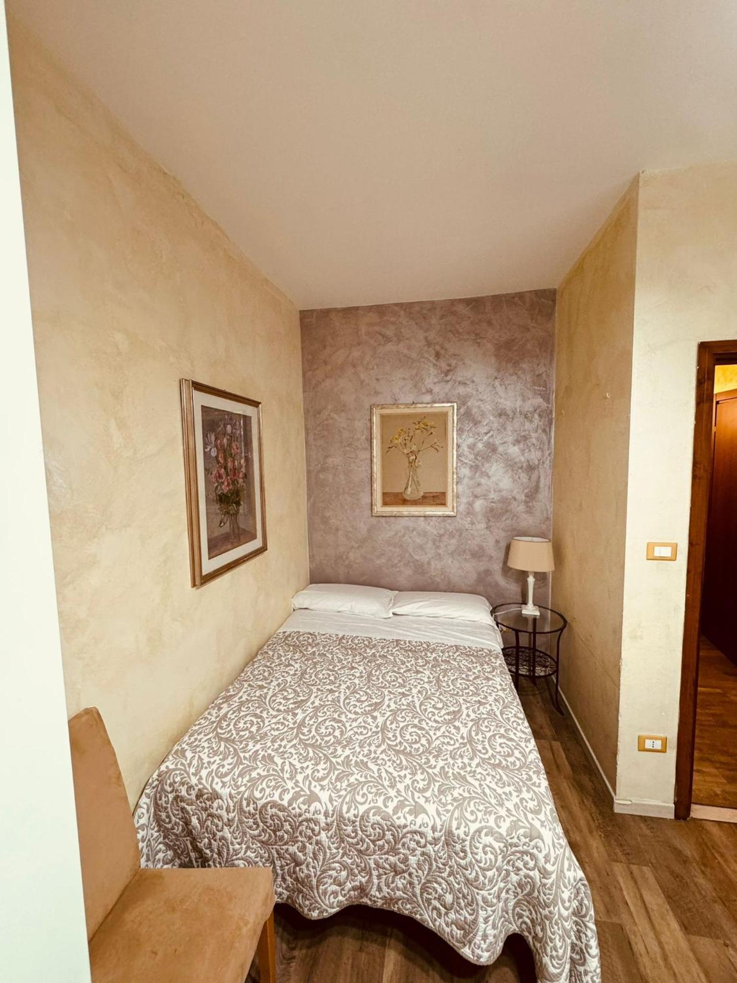 Residenza Le Dimore Centro เวโรนา ภายนอก รูปภาพ